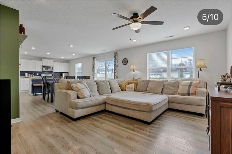 Building Photo - 380 Trinity Wy E