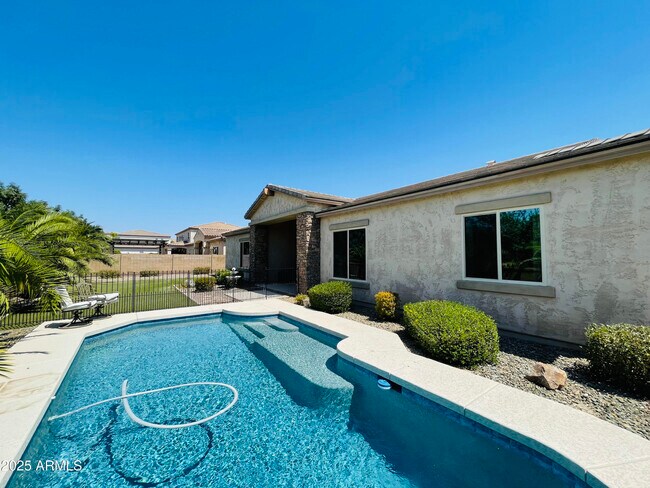 Building Photo - 3104 E Wildhorse Ct