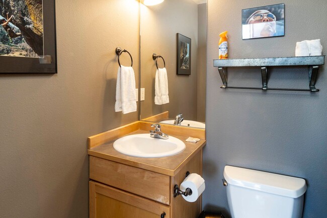 Building Photo - Beautiful Home in the Country with Views, ...