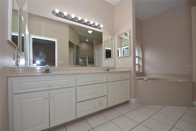 Building Photo - 33 Westridge Ln