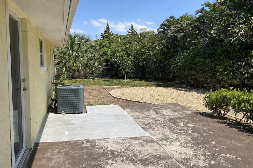 Building Photo - 2714 Grove St