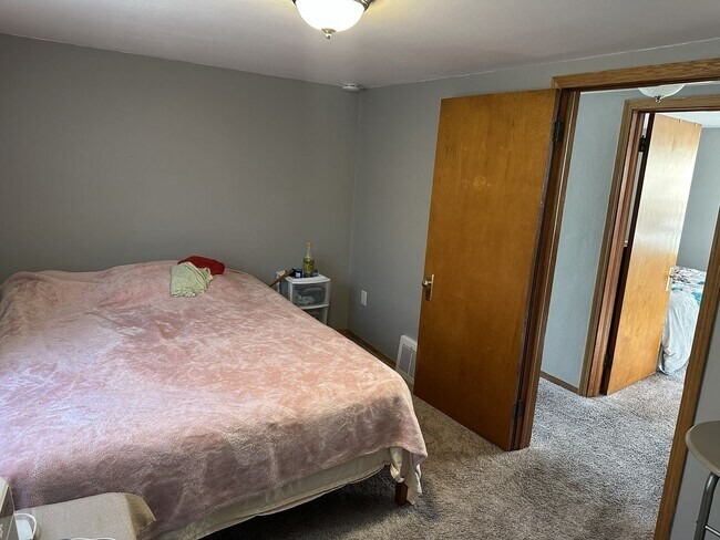 Building Photo - 3827 E Edgerton Ave