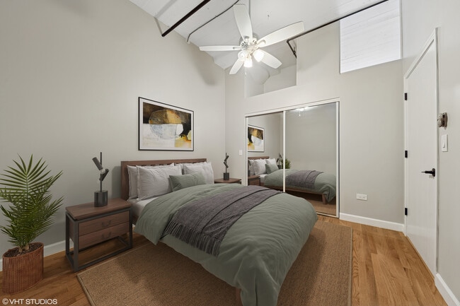 Building Photo - 221 E Cullerton St