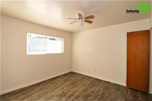Building Photo - 5375 Rosswood St