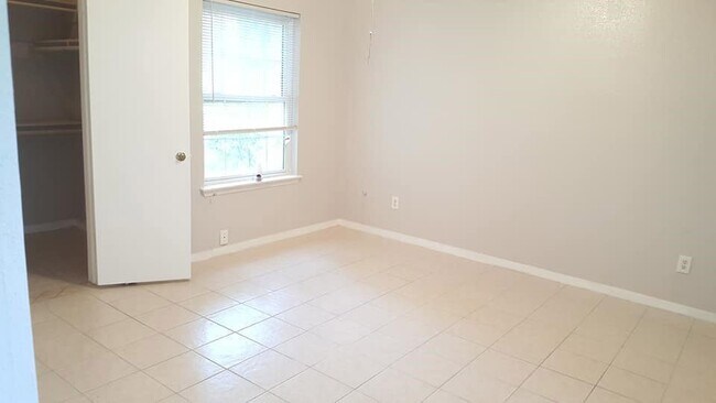 Building Photo - 9809 Richmond Ave.