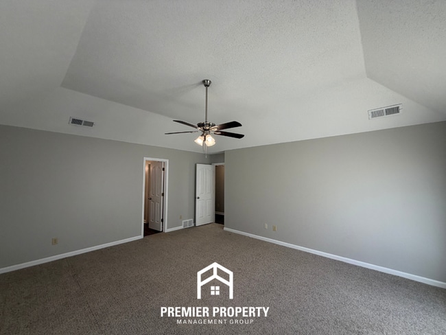 Building Photo - Newly Renovated 3BR Memphis Home with Vaulted Ceilings, Fireplace & Fenced Yard