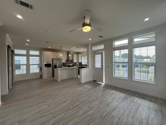 Building Photo - 557 Bimini Cay Cir