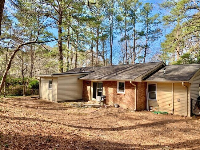 Building Photo - 211 Forest Valley Rd
