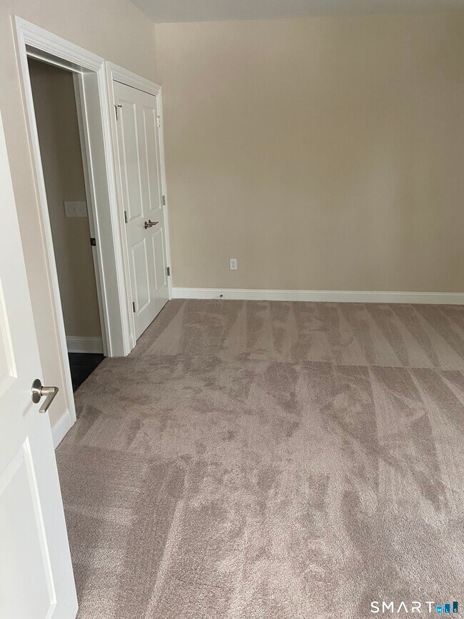 Building Photo - 919 Strongtown Rd