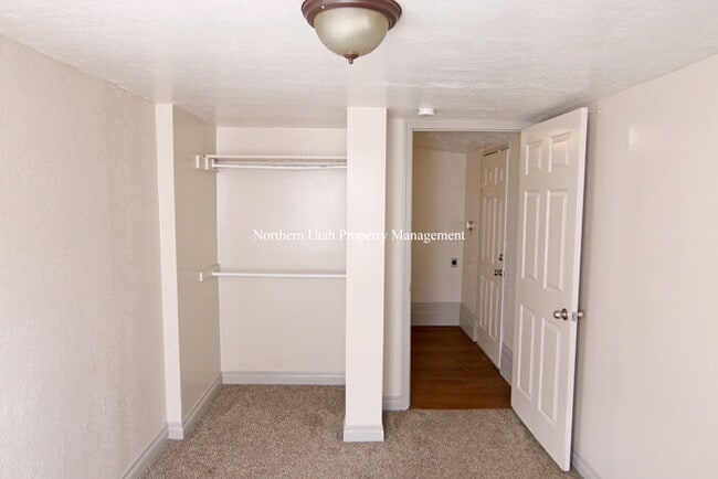 Building Photo - Updated 3 Bed 1 Bath with HVAC