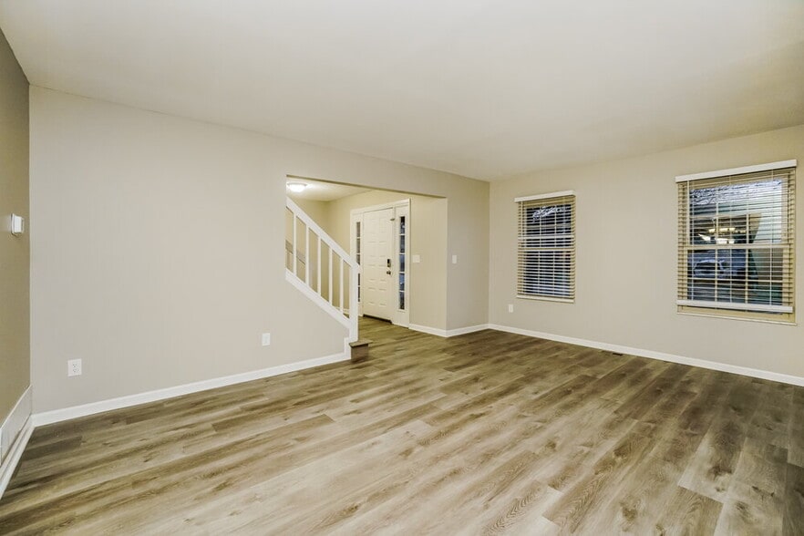 Building Photo - 1127 Crestview St