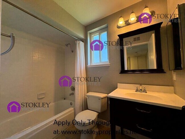 Building Photo - 5633 Mt Hood Ct