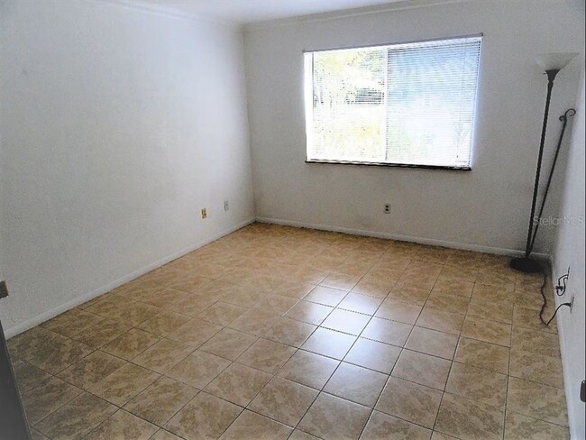 Building Photo - Charming 1BR/1BA Ground Floor Unit in Tumblin Creek