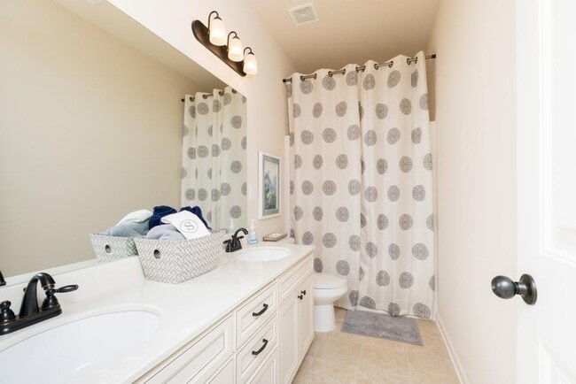 Building Photo - 1856 Hanover W Dr