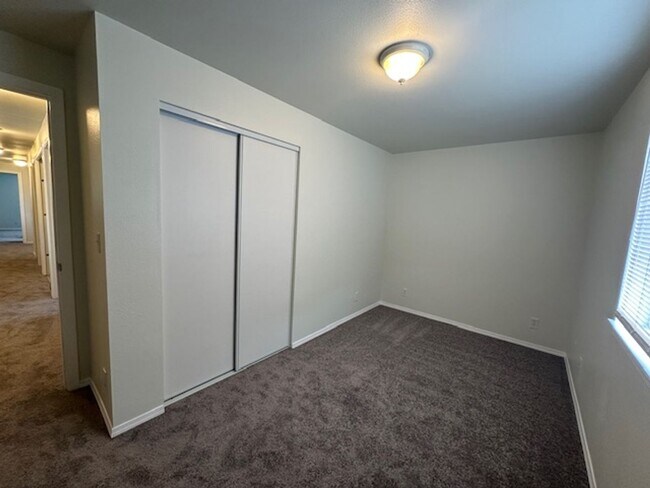 Building Photo - Renovated 3 Bed 2.5 Bath Home in South Park