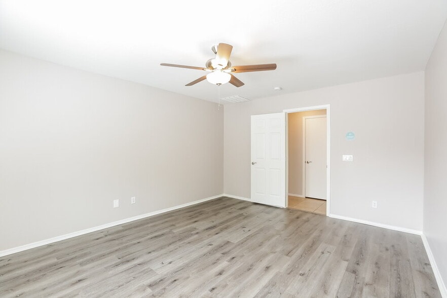 Building Photo - 3429 S 95th Dr