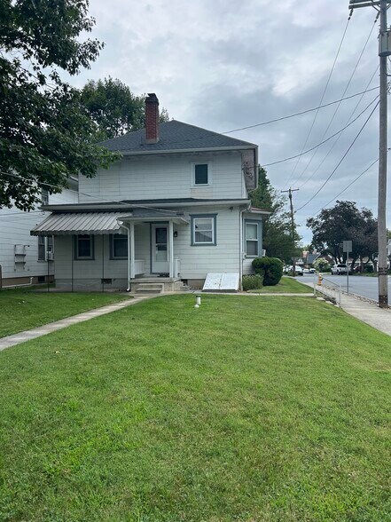 Back of house - 136 E Oak St