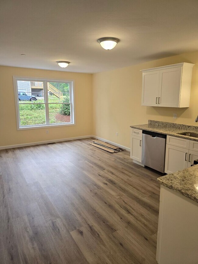 Building Photo - Megway Ct. (2-5)