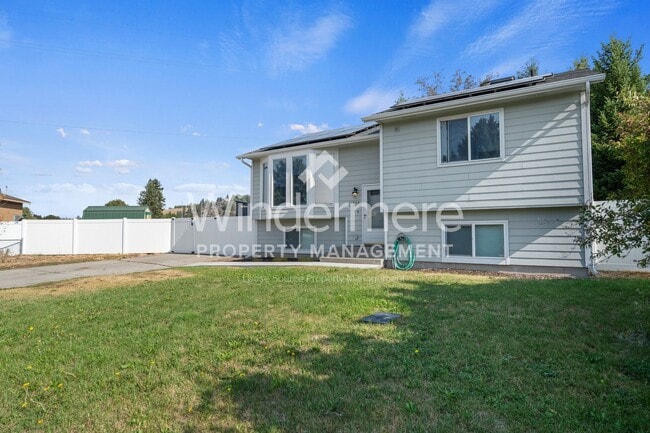 Building Photo - 4-Bedroom 2 Full Bath Home In The Valley -...