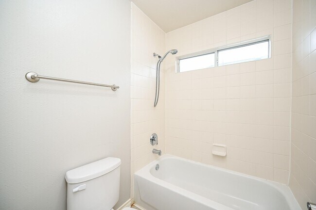 Building Photo - 8135 Cove Timbers Ln