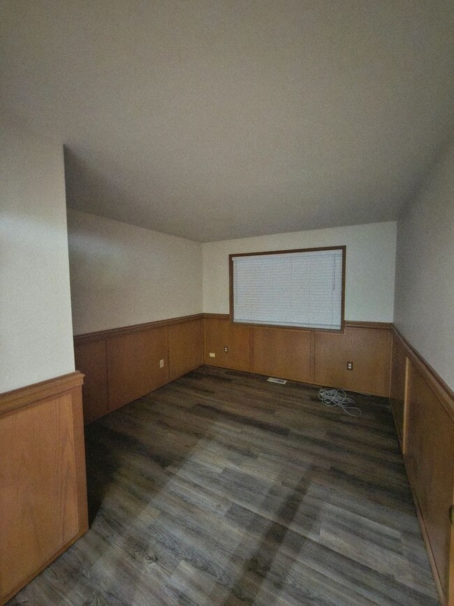 Building Photo - Brand New Updates! 4-Bedroom, 2.5-Bath plus Home Office in Horn Rapids!