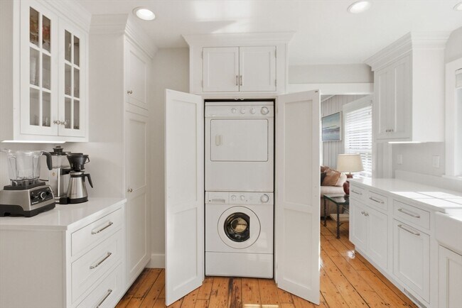 Building Photo - 11 Friendship Ln