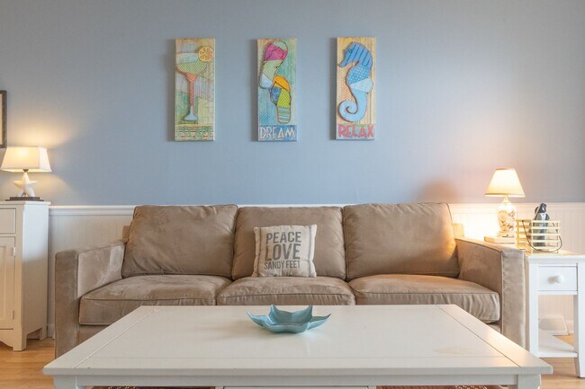 Building Photo - ELEGANT OCEANFRONT OFF-SEASON RENTAL FOR YOUR PERFECT WINTER GETAWAY