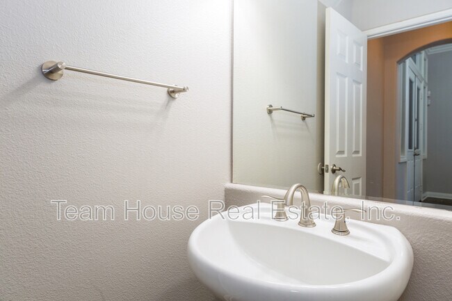 Building Photo - 18210 Shannon Ridge Pl