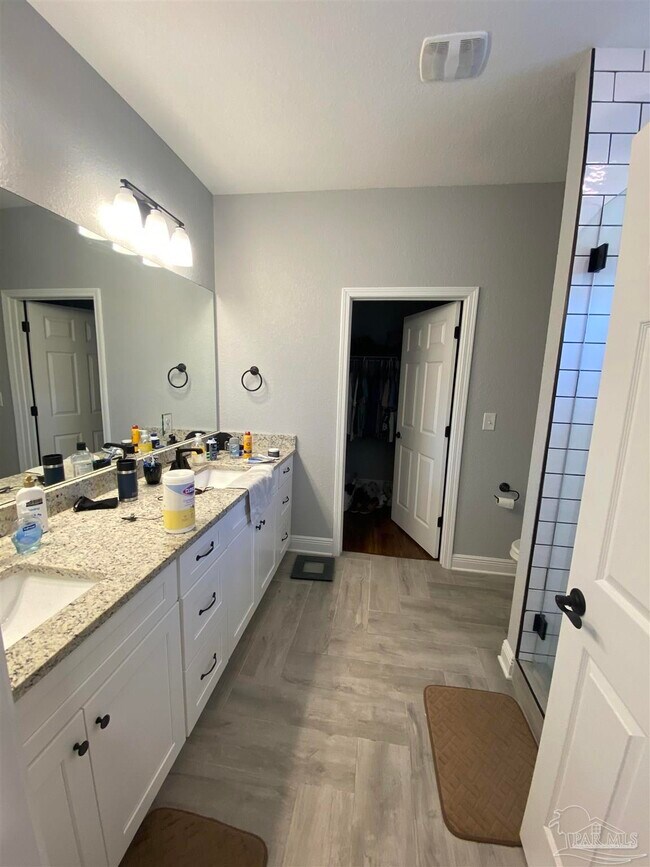 Building Photo - 607 W Belmont St