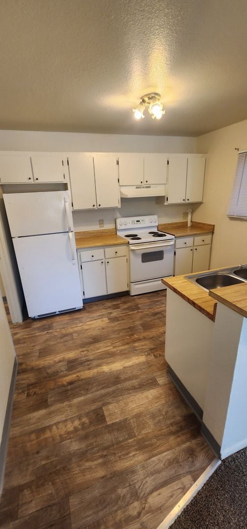 Building Photo - 2 Bedroom town home in Sparks! Coming Soon!