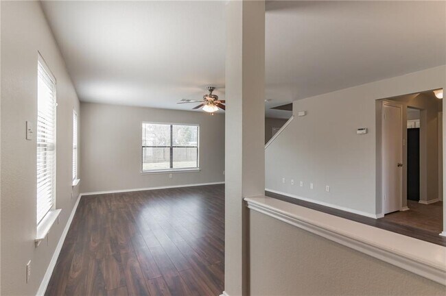 Building Photo - 1908 Candlelight Dr