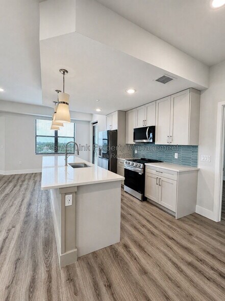 Building Photo - 414 Cape Coral Pkwy E