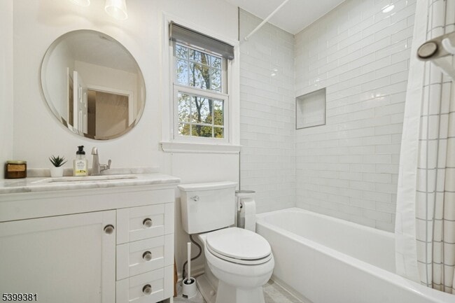 Building Photo - 17 Edison Dr