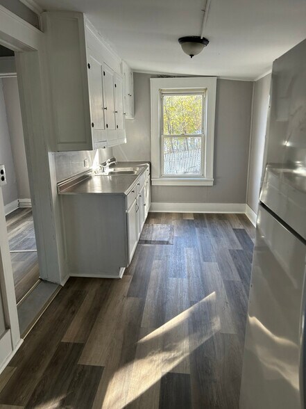 Building Photo - 90 Central Ave