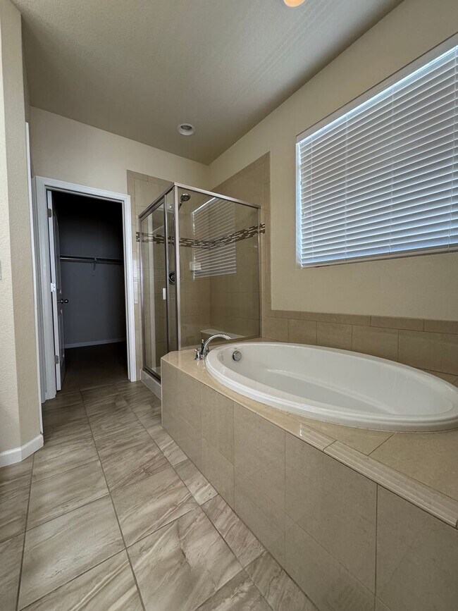Building Photo - Beautiful Home in Rigden Farms