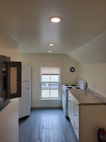 Building Photo - 9 Browning Pl