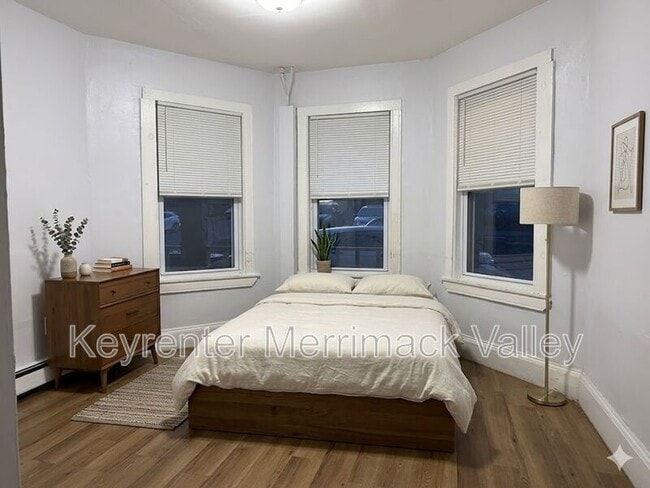 Building Photo - 58-60 Temple St 1st Fl