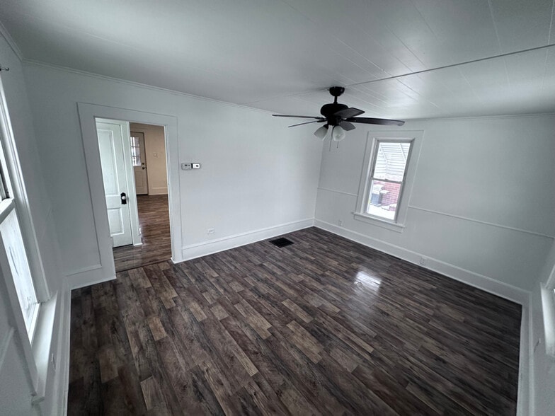 Building Photo - 477 E Martin St