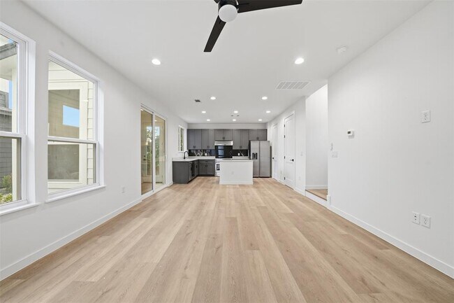 Building Photo - 2212 Yellow Jacket Ln