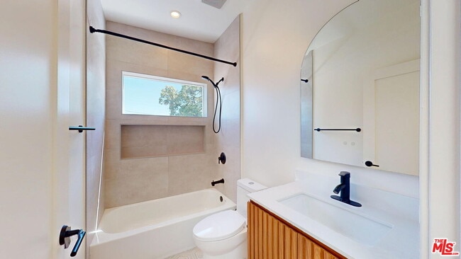 Building Photo - 6445 Satsuma Ave