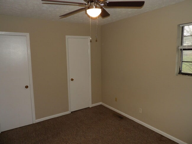 Building Photo - 207 Landings Dr