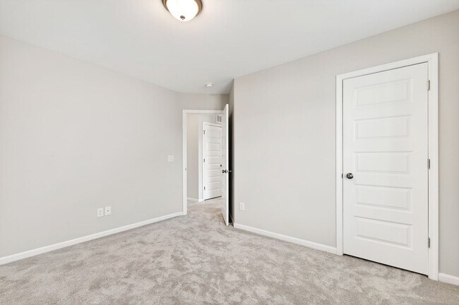 Building Photo - Beautiful 4BR End-Unit Townhome in Prime Apex Location!