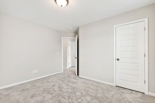 Building Photo - ***Pending*** Beautiful 4BR End-Unit Townhome in Prime Apex Location!