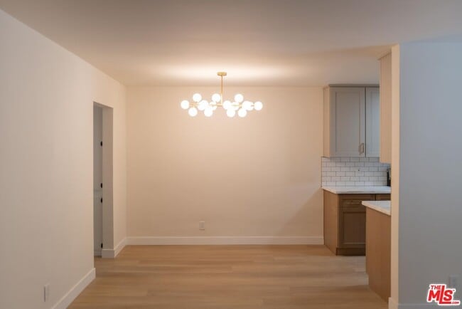 Building Photo - 860 S Kingsley Dr