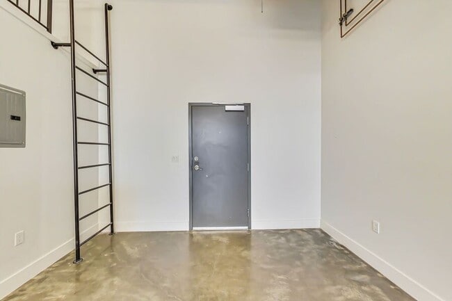 Building Photo - 5701 International Blvd