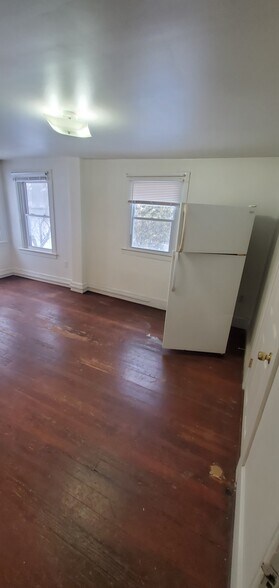 Building Photo - 18 Main St