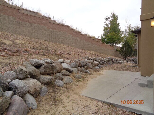 Building Photo - Exclusive community