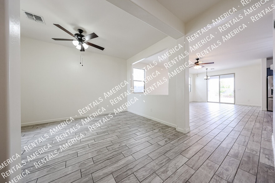 Building Photo - 9820 W Sanna St