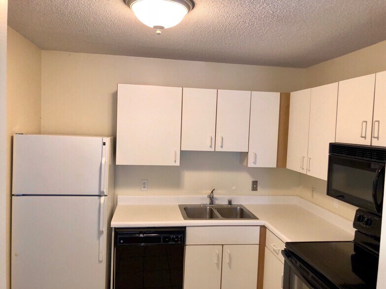 Bright Kitchen - 1660 N Prospect Ave