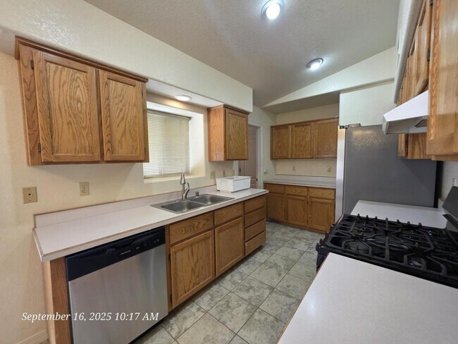 Building Photo - 3757 Lass Ave